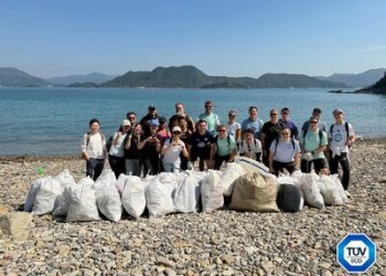 TÜV南德攜手Hong Kong Krauts足球會舉辦净灘活動，促進社會可持續發展