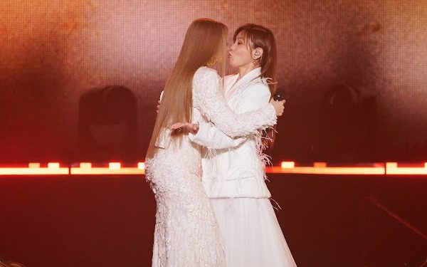 「玲薇不亂」玩真的！A-Lin 奪李佳薇「女女初吻」萬人見證啾一個