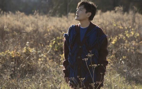 張信哲〈萬語千言〉MV變油畫!致敬梵谷神級特效 法國拍攝美到封神