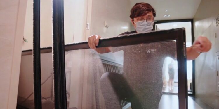 PM2.5恐隨開窗入侵室內 醫師提醒:過敏兒家庭更需防護 防霾紗窗成新選擇