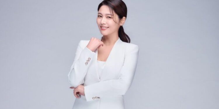 最美八點檔女王白家綺雙喜臨門 大婚前夕宣布晉升品牌監製「飲后超纖飲」誕生