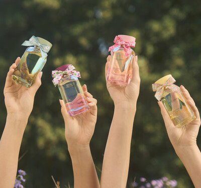 英國經典品牌 Laura Ashley 推出四款香水，靈感源自典藏印花