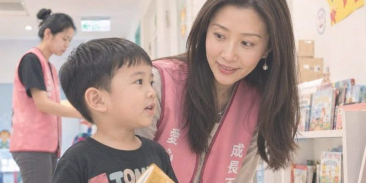 新聞稿標題 成長不孤單團隊走訪嘉義家扶中心 以物資捐助與陪伴關懷兒少成長 負責人詠琳：曾經被幫助的人，更懂得在能力所及時把善意傳出去