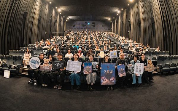 曾敬驊蹲草地研究蚊香像「沖天炮」《失樂園》炎夏拍攝幕後曝光