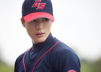 JENO為《夢想出擊》苦練投球 導演曝他「手臂痛都不說」內幕