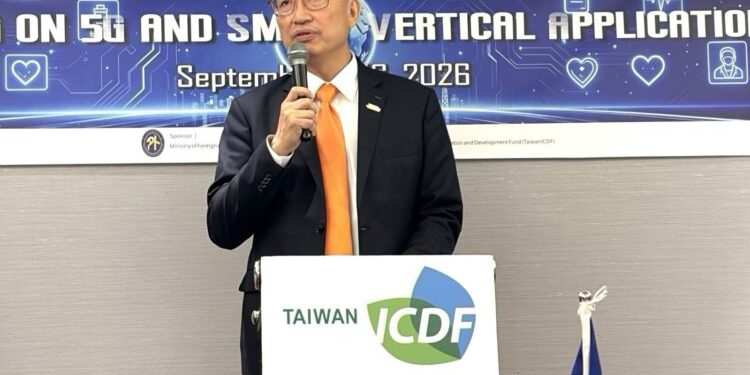 外交部政務次長吳志中出席2026年中東歐及烏克蘭「5G與智慧應用技職班」結訓典禮