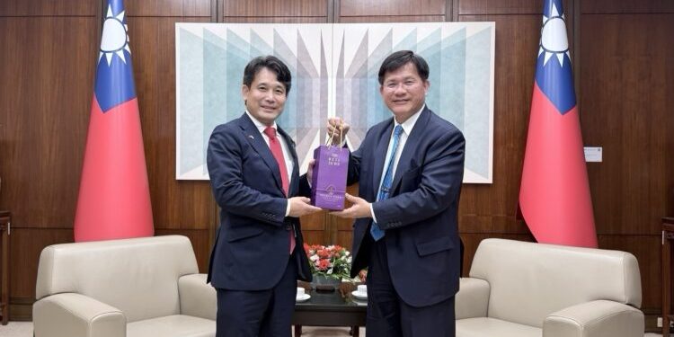 外交部長林佳龍接見日本前農林水產副大臣瀧波宏文參議員，就深化台日合作等議題廣泛交換意見