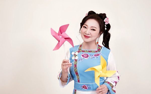白冰冰首洩「周歲全裸照」登報秘密！新歌〈古早味的笑聲〉化童年辛酸為笑聲