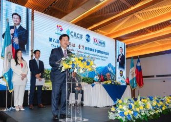 外交部長林佳龍率領企業代表團出席「第八屆瓜地馬拉-臺灣經濟聯席會議暨投資論壇」等交流活動，探索台美瓜三方經貿合作交流潛力