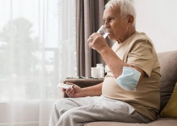 長期止痛卻「卡住」了？留意「藥物誘發性便秘」造成的困擾