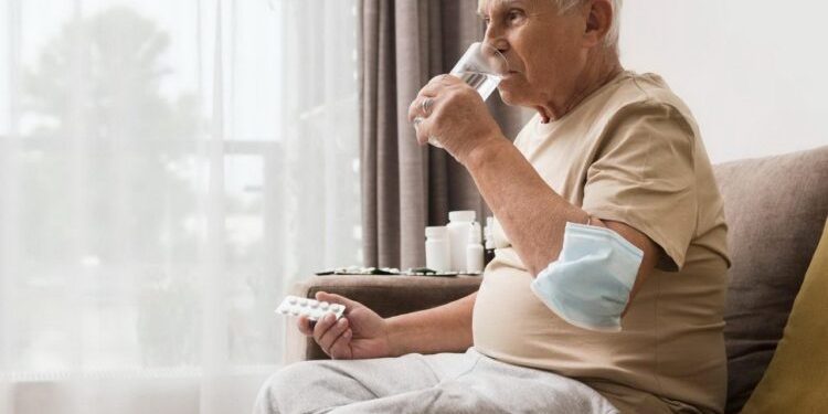 長期止痛卻「卡住」了？留意「藥物誘發性便秘」造成的困擾