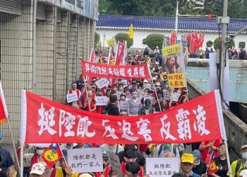 「510挺陸配大遊行」中正紀念堂登場