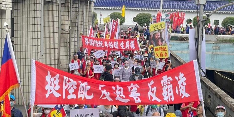 「510挺陸配大遊行」中正紀念堂登場