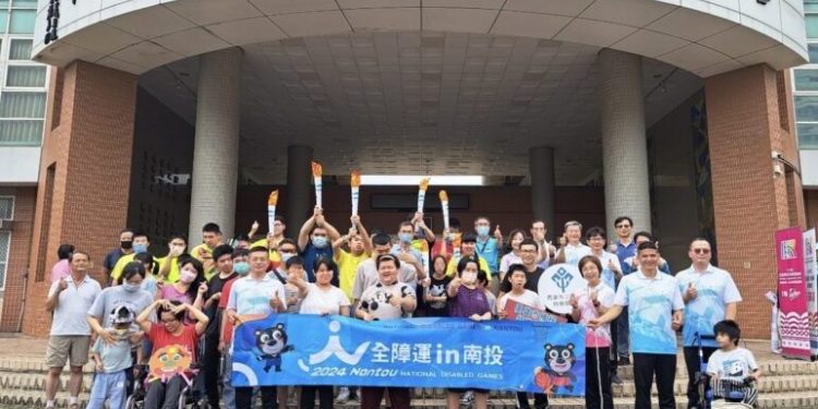 113年度全國身障運聖火抵達高雄 吳妍鎂選手代表迎接聖火