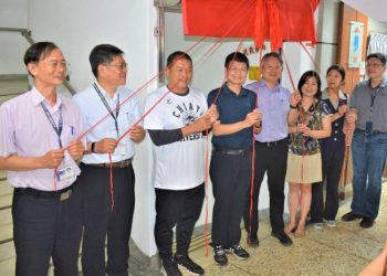 嘉大肌力與體能訓練室啟用　金牌健力Q嬤親自示範舉重