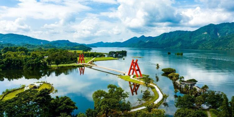 曾文水庫滿水位體驗！　走38階登船暢遊最酷山水風光