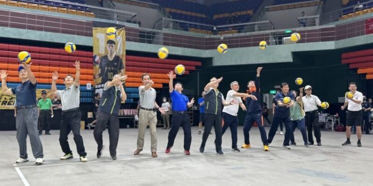 第六屆台電盃排球錦標賽開賽 南高屏國小排球選手齊聚屏東體育館切磋競技