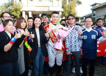 英雄返鄉 金牌投手陳柏清返母校接受表揚