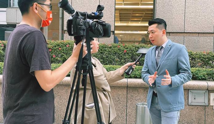 20a76fed43d4a3d6a1ffcc90ab594f21