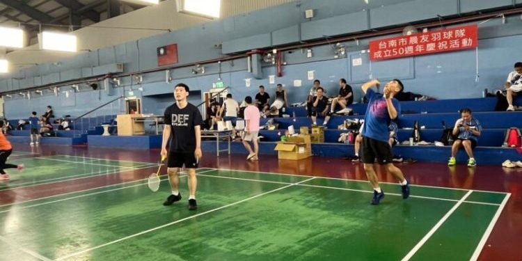 臺南市晨友羽球隊榮耀50週年 球友共慶創隊半世紀