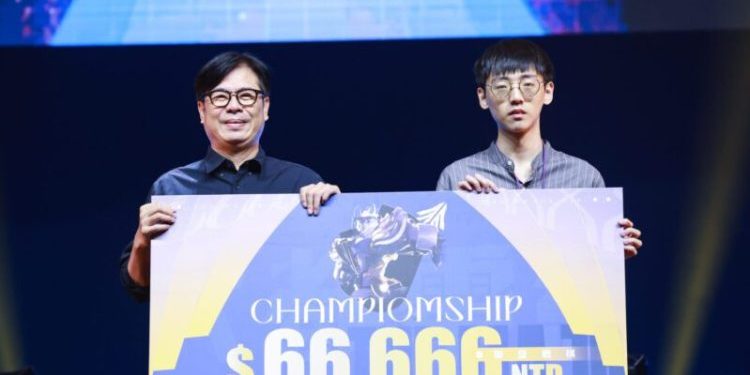 《六都電競》「乂阿達乂#0607」勇奪首屆「聯盟戰棋」總冠軍 陳其邁頒發66,666元獎金