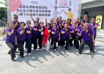 全國太極高手齊聚高雄 千人御劍氣勢驚人