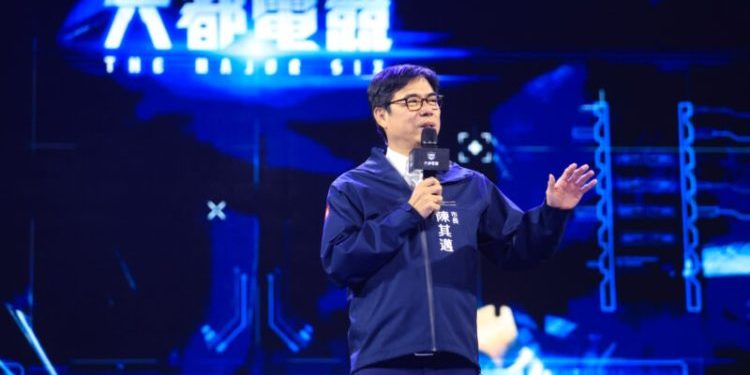 陳其邁出席2023六都電競爭霸賽-英雄聯盟總決賽頒獎　邀民眾感受親歷實境比賽