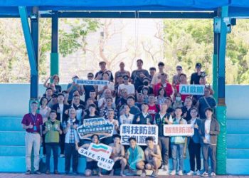 高市運發局全台首創「水上+水下智慧泳池安全監測系統」鼓山泳池啟用