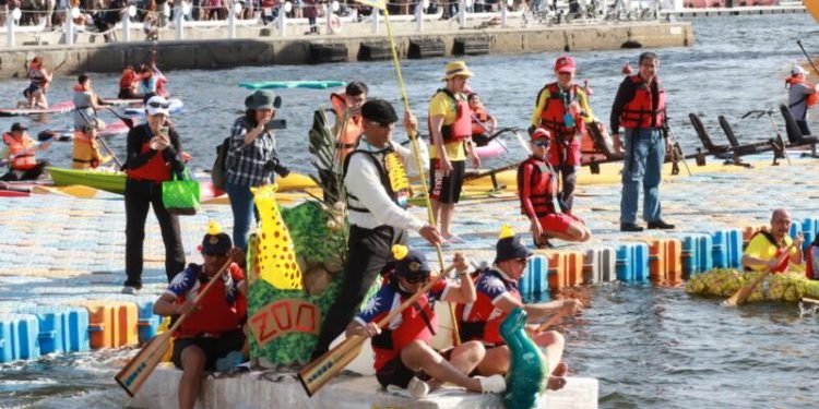 陳其邁參加愛河創意造筏大賽 「資源回收舟」奪大獎1萬元