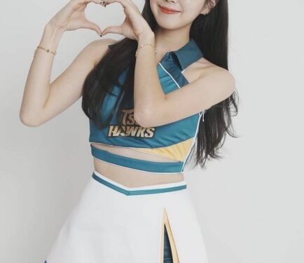 高雄愛河端午國際龍舟嘉年華 啦啦隊女神安芝儇陪你一起加油