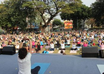 藝人潘若迪帶周縣長跳有氧舞蹈　為113全民運動會暖身