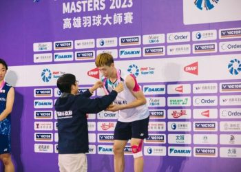 2023高雄羽球大師賽最終決賽 林俊易奪冠 陳其邁觀賽頒發男單冠軍獎牌