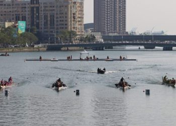 高雄城市盃龍舟錦標賽愛河「龍」重登場 吸引近50隊逾千名各界龍舟好手參加