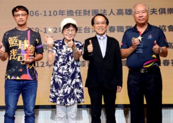 112高雄體育有功人員黃詠博、胡家蓁獲年度最佳男女選手 高齡92歲楊格女士獲卓越貢獻獎