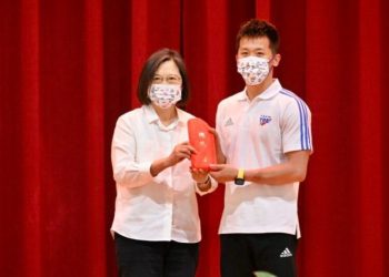 總統為成都世大運代表團授旗 勉勵選手突破自我