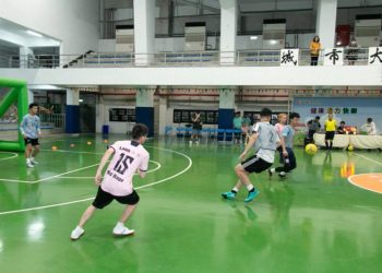 瘋足球！城市大學舉辦「城市盃五人制足球賽」，越南學生高手過招