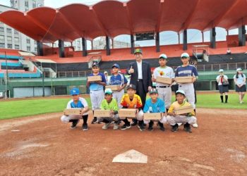 112年度暑假棒球育樂營 縣立棒球場揭開序幕