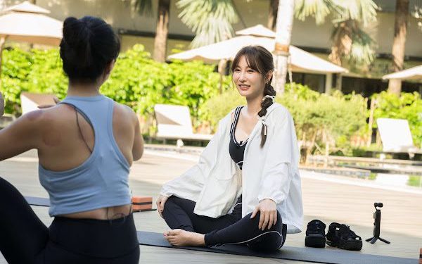 《驚奇旅明星》花蓮行 曾莞婷性感曲線畢露 彎腰伸展喊收費