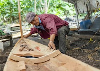 父子517天造舟潛行太平洋 《大海浮夢》紀錄海與生命的連結
