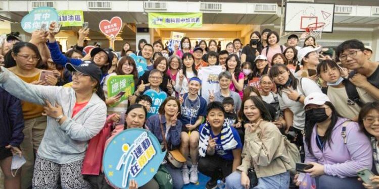 南科舉辦健走活動 球后戴資穎與南科人同歡