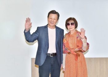 歸亞蕾、寇世勳化身「古怪老人」！《拾光》殺青記者會曝醫院公路奇幻旅程