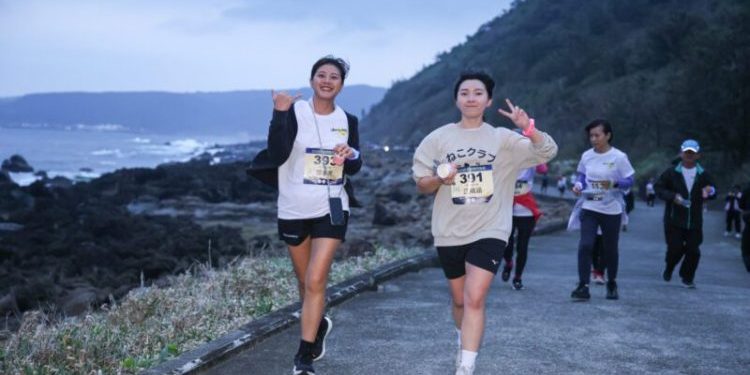 來佳樂水追到第一道曙光！全台首場「2025風域曙光路跑」元旦熱情開賽