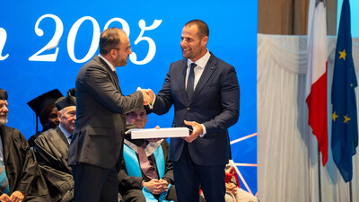 馬耳他總理 Robert Abela 與 GBS Malta 營運總監(歐洲)Allen Lofaro 馬耳他總理 Robert Abela 與 GBS Malta 營運總監(歐洲)Allen Lofaro