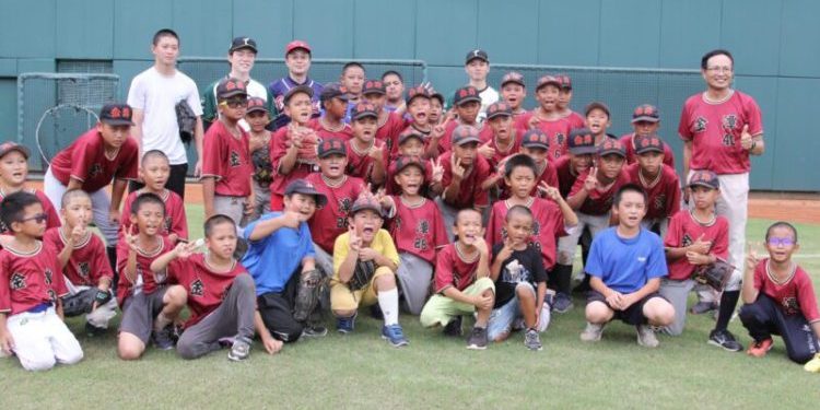 博田國際醫院愛心捐贈 金潭國小棒球隊如願與台鋼雄鷹以球交流