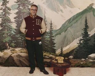 Roots 委任加拿大標誌性人物 Seth Rogen 擔任 2025 年節日企劃代言人