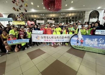 盲人環台公益跑抵台南 為愛募年菜