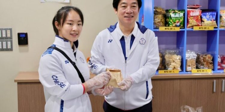 陳其邁市長陪同賴清德出席奧運代表團授旗典禮 勉勵選手再創佳績