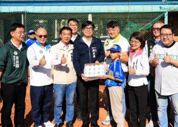 陳其邁前往棒球名校復興國小及三民高中慰勞球員 承諾增加三級棒球預算
