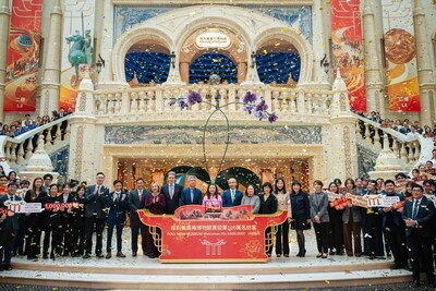 現場過百名美高梅團隊成員共同見證這一喜悅時刻,氣氛熱烈溫馨 現場過百名美高梅團隊成員共同見證這一喜悅時刻,氣氛熱烈溫馨