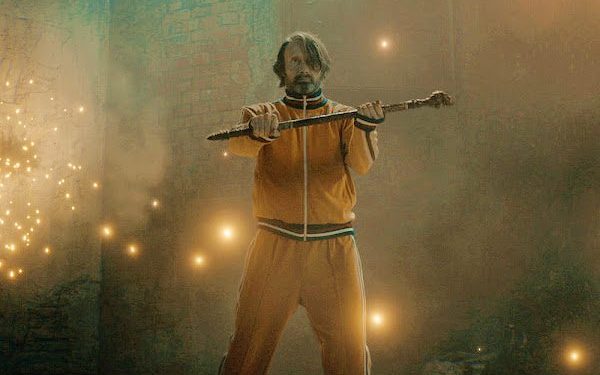 邁茲米克森《邦尼殺死他》大秀反差魅力 李小龍上身親耍雙節棍